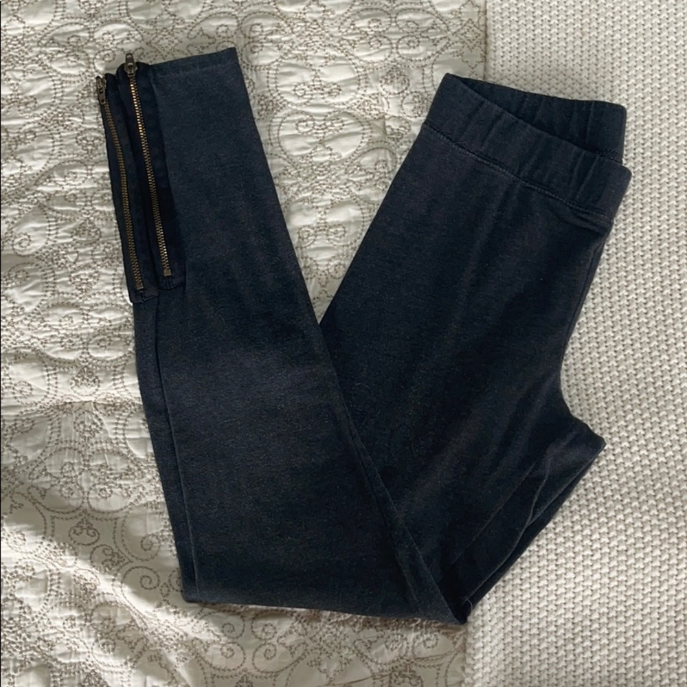 Zipper leg leggings